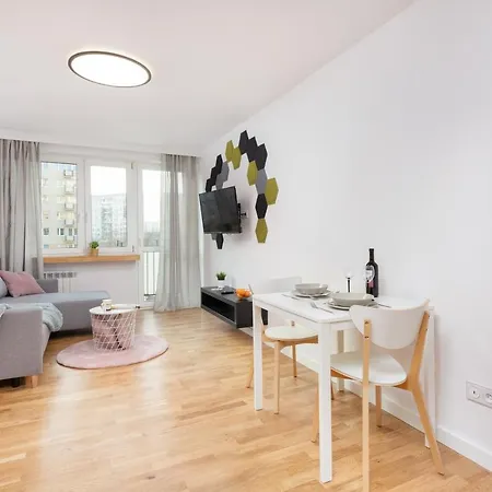 Apartment Pomorska Apartament Przy Parku Reagana By Renters *